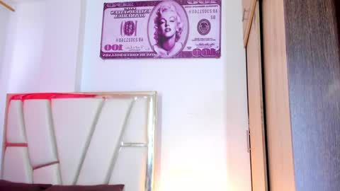 Snapshot of im_brittany_333 chatting on February 19, 5:06 pm im_brittany_333 online show from February 19, 5:06 pm