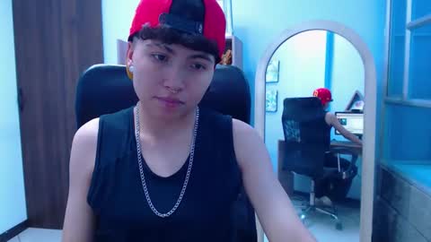 Snapshot of im_mathias chatting on December 3, 7:17 pm mathias online show from December 3, 7:17 pm
