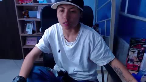 Snapshot of im_mathias chatting on March 6, 3:31 am mathias online show from March 6, 3:31 am