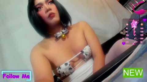 Snapshot of im_ur_hot_ella chatting on December 31, 3:23 am ella may online show from December 31, 3:23 am