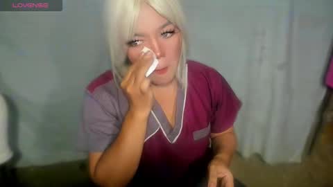 Snapshot of im_ur_hot_ella chatting on October 9, 11:55 am ella may online show from October 9, 11:55 am