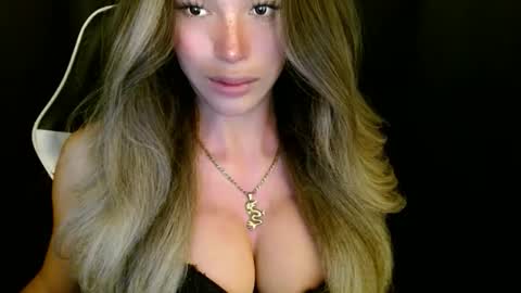 Queen Gwen online show from November 10, 6:31 pm