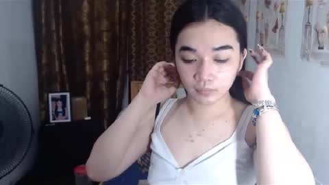 Snapshot of indestructabletrixie chatting on January 18, 8:42 am indestructabletrixie online show from January 18, 8:42 am