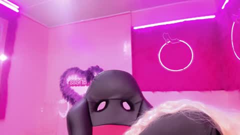 Snapshot of irina_lechera_ chatting on December 9, 12:19 pm Irina online show from December 9, 12:19 pm