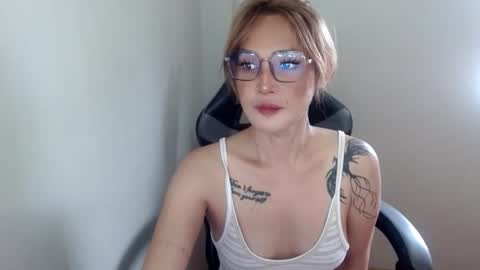 Snapshot of iris_lubiskaya chatting on October 6, 11:49 pm iris_lubiskaya online show from October 6, 11:49 pm