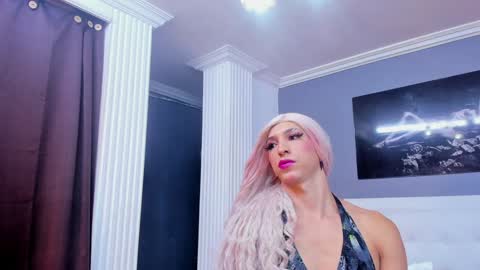 Snapshot of isa_lancaster chatting on December 27, 11:17 am Isa Lancaster online show from December 27, 11:17 am
