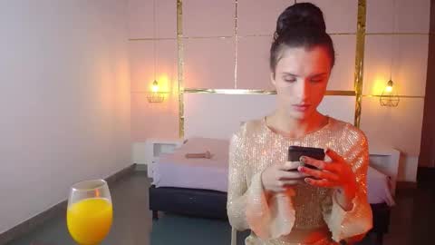 Snapshot of isabelfernandez chatting on October 10, 5:30 am IsabelFernandez online show from October 10, 5:30 am