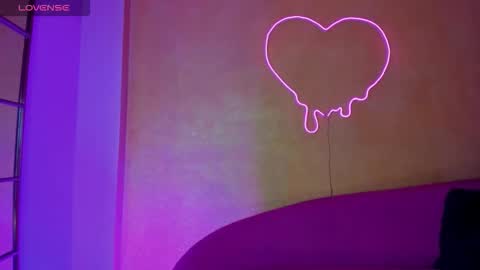Snapshot of isabella_glam chatting on September 21, 7:19 pm Isabella online show from September 21, 7:19 pm