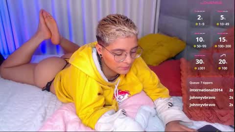 Isabella Mout  online show from November 20, 1:06 am