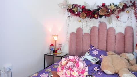 Snapshot of isabellas_smith chatting on December 4, 7:44 am Martina IG martissmith01 online show from December 4, 7:44 am