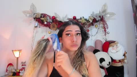 Snapshot of isabellas_smith chatting on December 5, 9:55 pm Martina IG martissmith01 online show from December 5, 9:55 pm