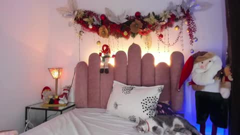 Snapshot of isabellas_smith chatting on December 16, 9:20 pm Martina IG martissmith01 online show from December 16, 9:20 pm