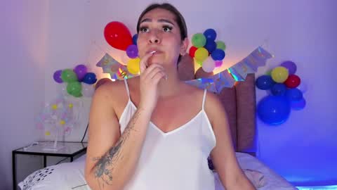 Snapshot of isabellas_smith chatting on January 17, 9:43 pm Martina IG martissmith01 online show from January 17, 9:43 pm