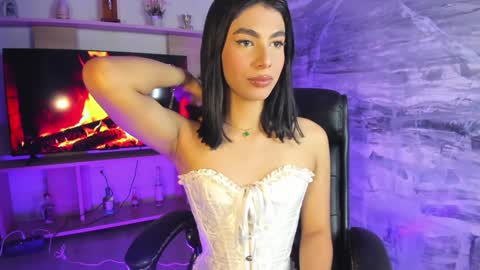 Snapshot of isabellefoxx chatting on December 17, 2:44 pm Isa online show from December 17, 2:44 pm
