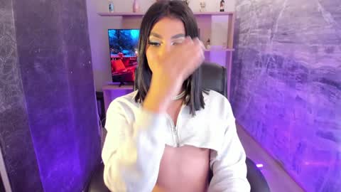 Snapshot of isabellefoxx chatting on December 21, 5:25 am Isa online show from December 21, 5:25 am