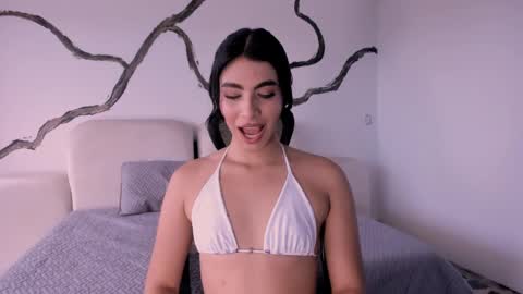 Snapshot of isabellefoxx chatting on February 11, 9:03 pm Isa online show from February 11, 9:03 pm