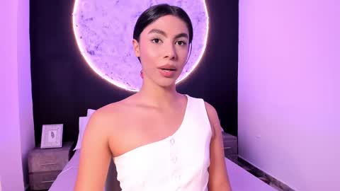 Snapshot of isabellefoxx chatting on March 5, 10:15 pm Isa online show from March 5, 10:15 pm