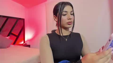 Snapshot of isabellefoxx chatting on September 8, 10:52 pm Isa online show from September 8, 10:52 pm