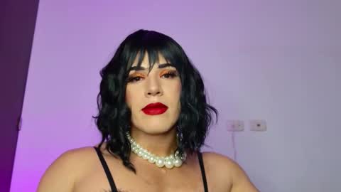 Isabella Hilton online show from October 18, 1:15 pm