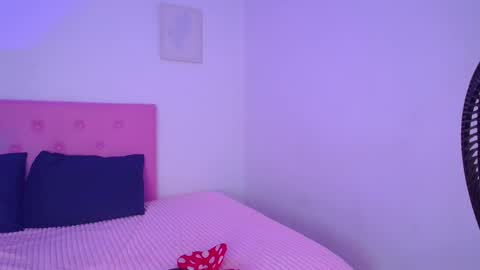 Snapshot of issa_kitty chatting on January 25, 6:10 pm issa_kitty online show from January 25, 6:10 pm