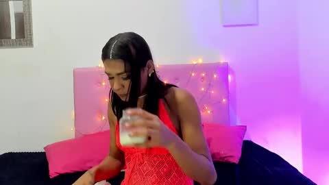 Snapshot of issa_kitty chatting on February 15, 7:06 pm issa_kitty online show from February 15, 7:06 pm