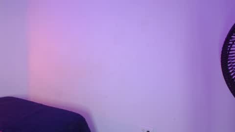 Snapshot of issa_kitty chatting on February 27, 5:15 pm issa_kitty online show from February 27, 5:15 pm