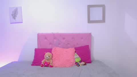 Snapshot of issa_kitty chatting on March 10, 8:01 pm issa_kitty online show from March 10, 8:01 pm