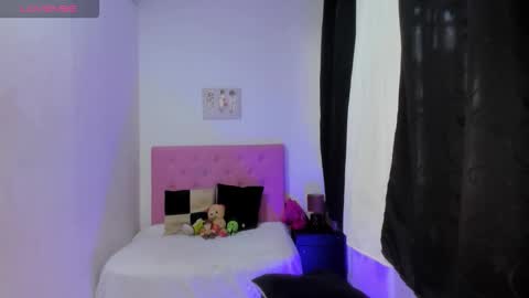 Snapshot of issa_kitty chatting on October 8, 9:38 pm issa_kitty online show from October 8, 9:38 pm
