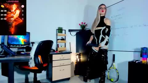 Issabella Davinci online show from October 12, 6:54 pm