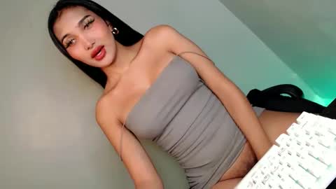 Snapshot of its_me_arabella chatting on January 7, 4:52 am Bella online show from January 7, 4:52 am