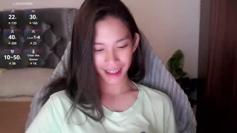 Snapshot of its_me_cora chatting on March 5, 5:57 am Cora online show from March 5, 5:57 am