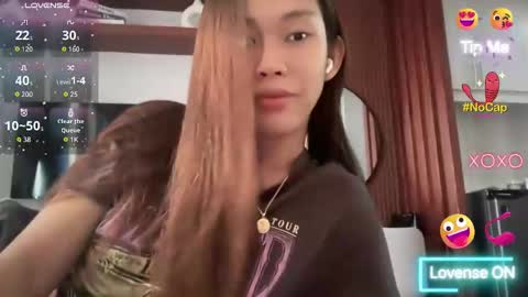 Snapshot of its_me_cora chatting on September 10, 5:28 am Cora online show from September 10, 5:28 am