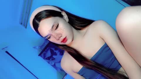 Snapshot of its_me_ezzie chatting on February 17, 6:48 pm EZZIE online show from February 17, 6:48 pm