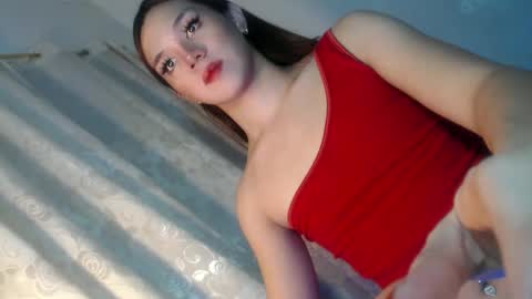 Snapshot of its_me_ezzie chatting on February 24, 8:25 pm EZZIE online show from February 24, 8:25 pm