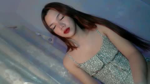Snapshot of its_me_ezzie chatting on February 27, 6:31 pm EZZIE online show from February 27, 6:31 pm