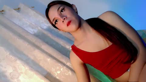 Snapshot of its_me_ezzie chatting on March 5, 6:19 am EZZIE online show from March 5, 6:19 am