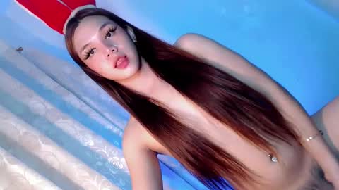 Snapshot of its_me_ezzie chatting on March 9, 11:03 pm EZZIE online show from March 9, 11:03 pm
