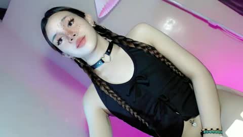 Snapshot of its_me_ezzie chatting on September 29, 1:49 am EZZIE online show from September 29, 1:49 am