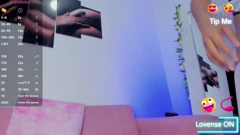 Snapshot of ivvi01 chatting on December 28, 3:26 am IVVY online show from December 28, 3:26 am