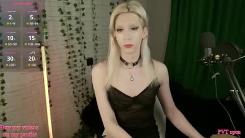 Snapshot of ivy_joys chatting on September 20, 5:29 pm I v y online show from September 20, 5:29 pm