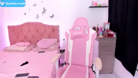 Snapshot of jade__weed chatting on September 24, 1:44 am online show from September 24, 1:44 am
