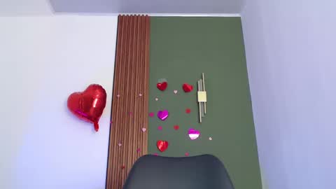 Snapshot of jeanys_sneider chatting on February 16, 2:22 am Jeays online show from February 16, 2:22 am