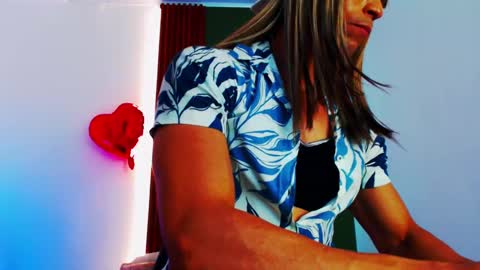 Snapshot of jeanys_sneider chatting on February 16, 12:32 pm Jeays online show from February 16, 12:32 pm