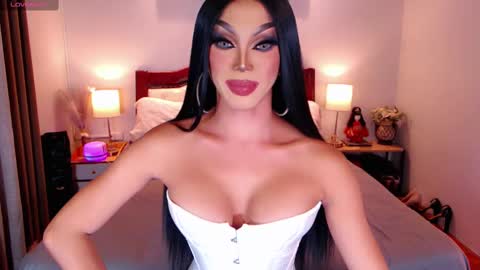 Queen Jenifer online show from March 2, 6:05 am