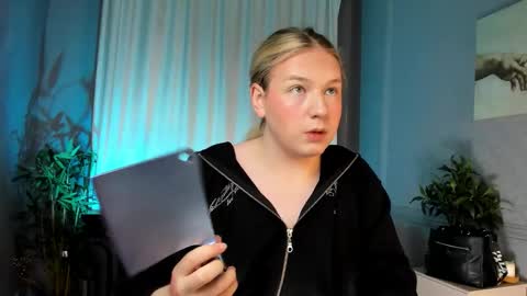 Snapshot of jes_solar chatting on October 5, 11:33 am jes_solar online show from October 5, 11:33 am