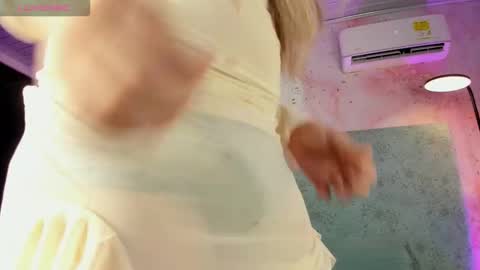 JESSI AND NAOMI online show from October 15, 12:32 am