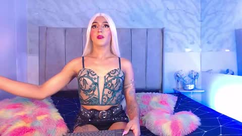 Snapshot of jessika_rabbits chatting on December 12, 1:10 am JESS online show from December 12, 1:10 am