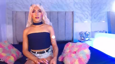Snapshot of jessika_rabbits chatting on December 18, 1:37 am JESS online show from December 18, 1:37 am