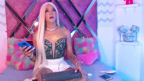 Snapshot of jessika_rabbits chatting on February 12, 6:51 am JESS online show from February 12, 6:51 am