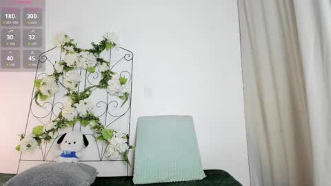 Snapshot of jiggly_ chatting on October 8, 11:39 pm Jiggly online show from October 8, 11:39 pm